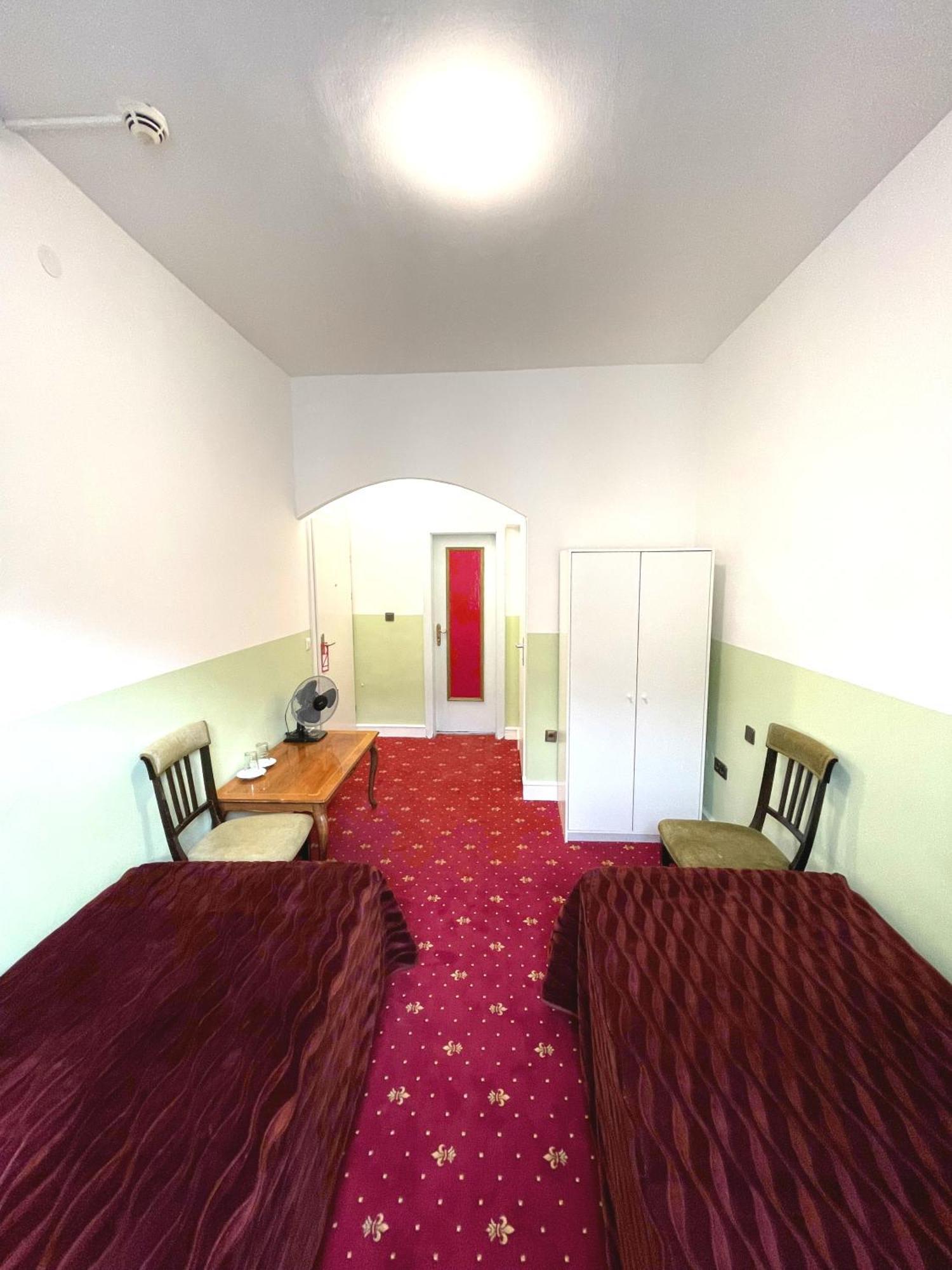 Hotel Viktoria فيينا الغرفة الصورة